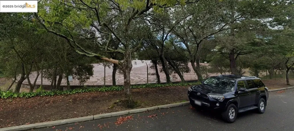 Oakland CA, Bullard Drive