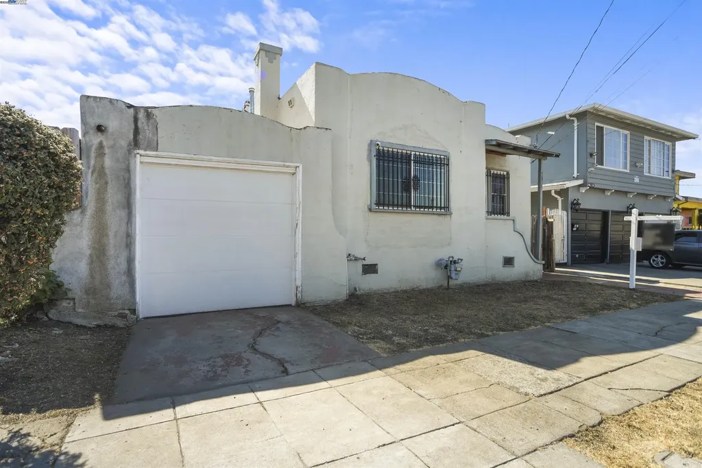 7851 Holly Oakland CA 94621