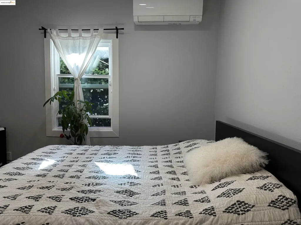 2816 Viola Street Oakland CA 94619