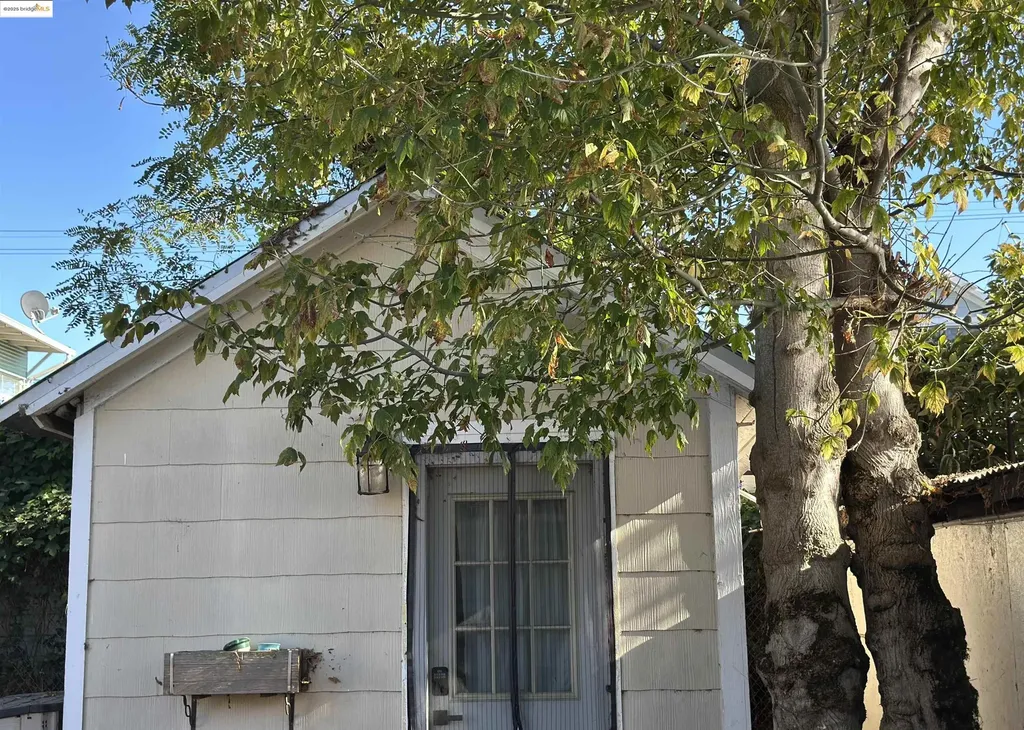 2816 Viola Street Oakland CA 94619