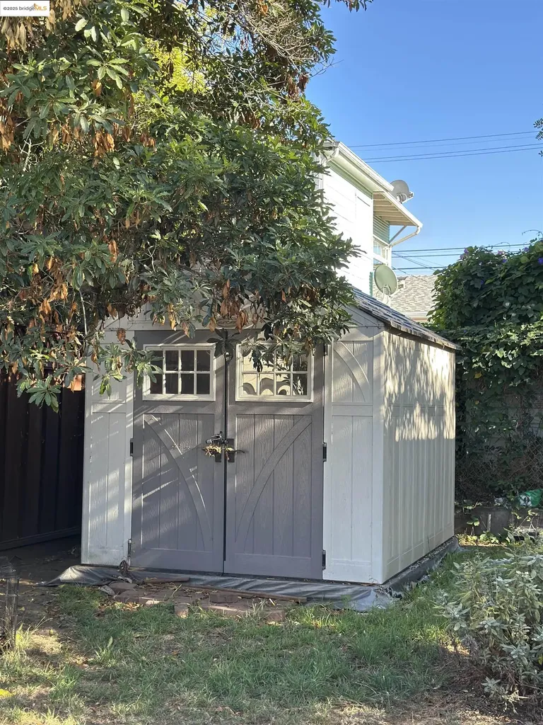 2816 Viola Street Oakland CA 94619
