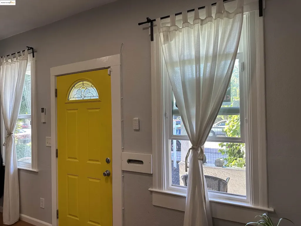 2816 Viola Street Oakland CA 94619