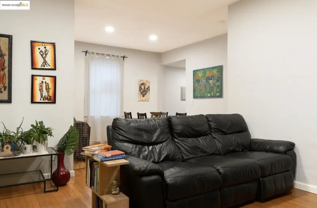 2816 Viola Street Oakland CA 94619