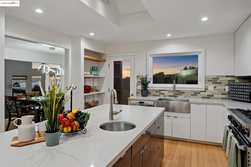 58 Villanova Drive Oakland CA 94611