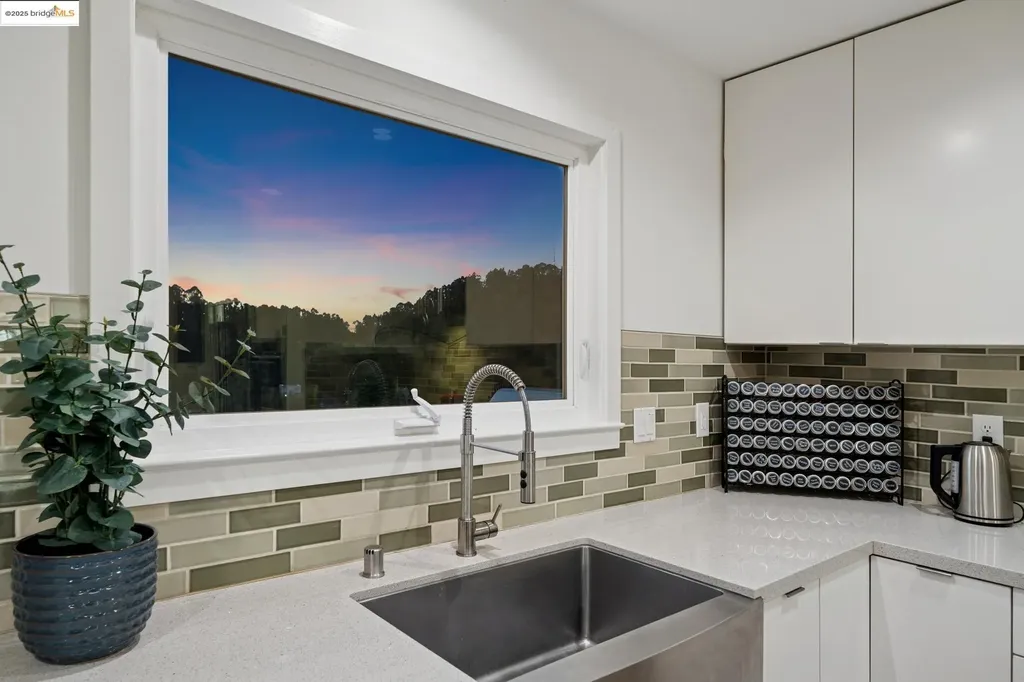 58 Villanova Drive Oakland CA 94611