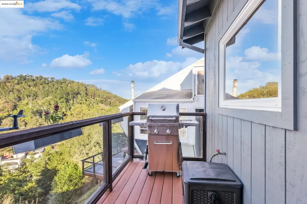 58 Villanova Drive Oakland CA 94611