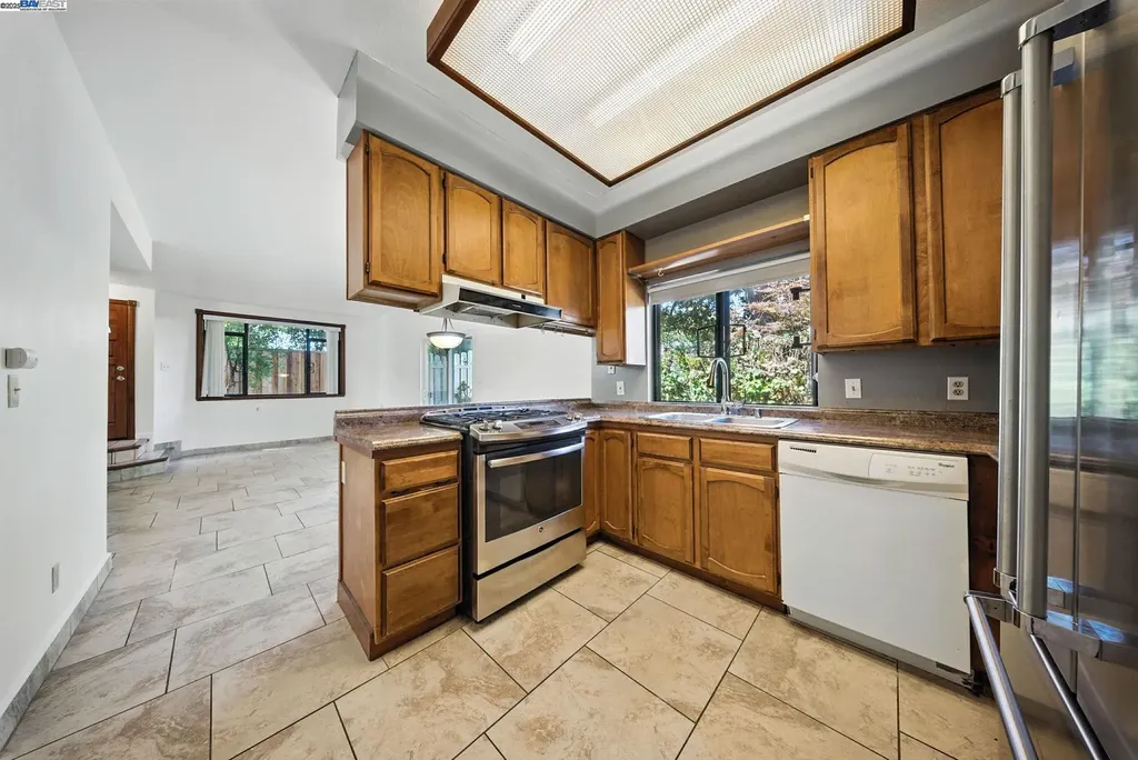 1523 Verdi Street Alameda CA 94501