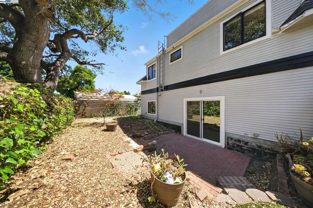 1523 Verdi Street Alameda CA 94501