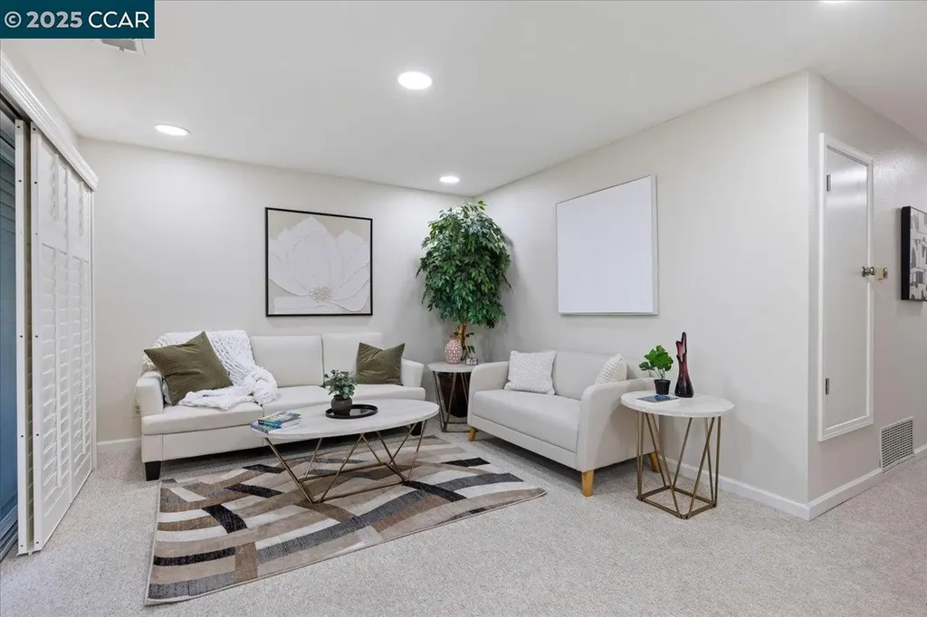 68 Emery Bay Drive Emeryville CA 94608