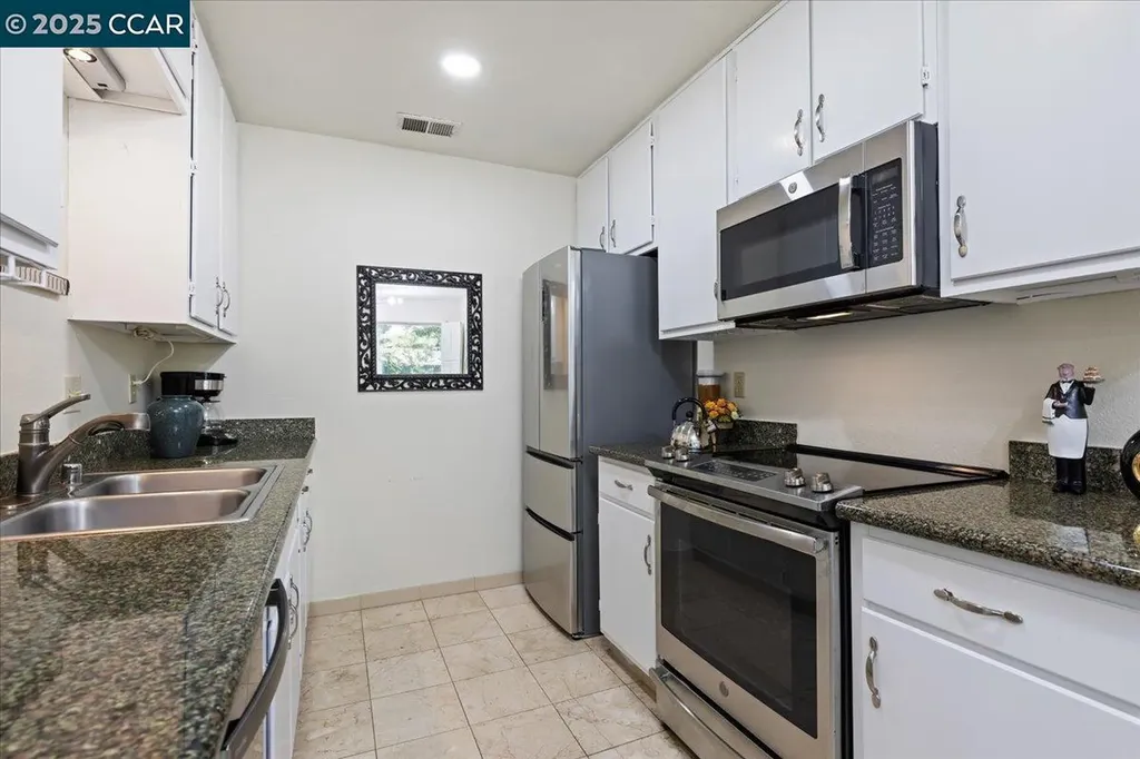 68 Emery Bay Drive Emeryville CA 94608