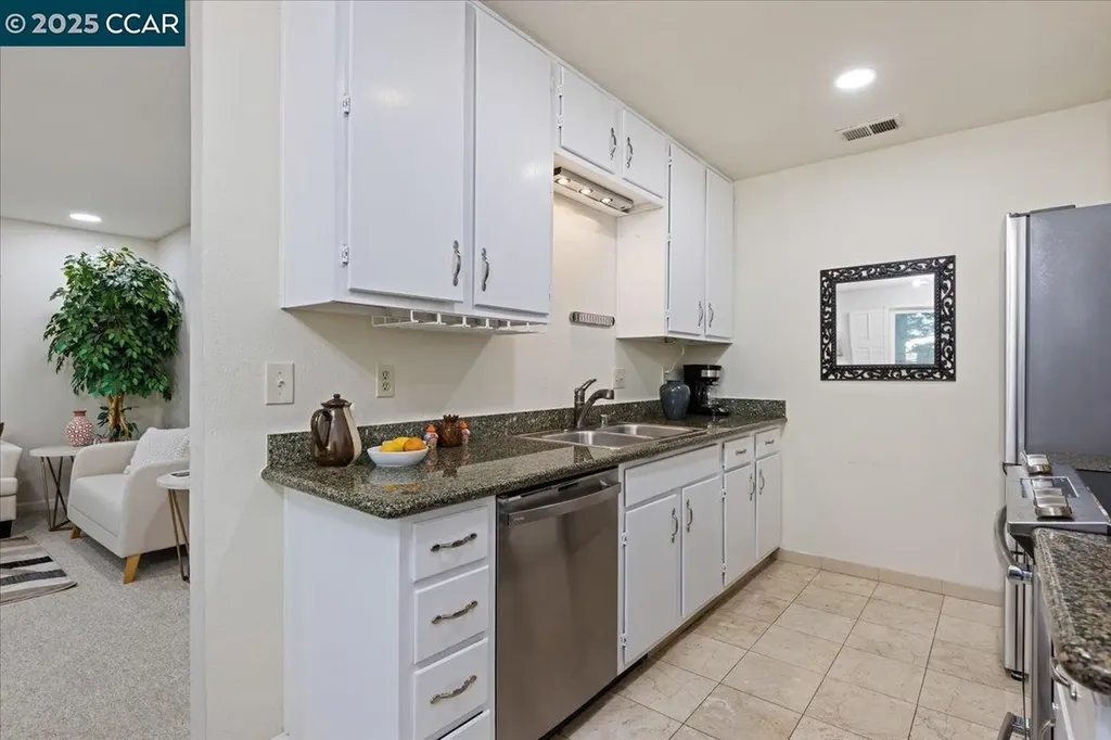 68 Emery Bay Drive Emeryville CA 94608