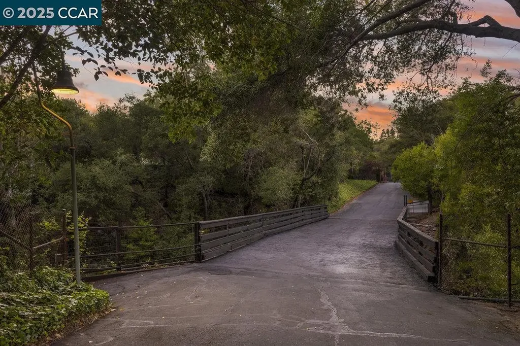 940 Reliez Station Lane Lafayette CA 94549