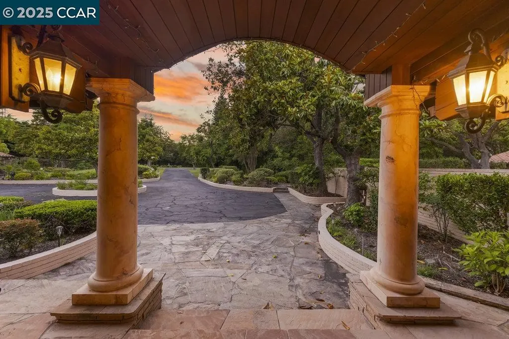 940 Reliez Station Lane Lafayette CA 94549