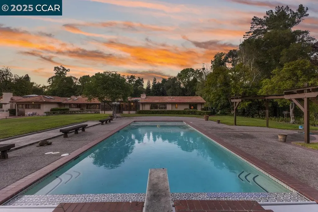 940 Reliez Station Lane Lafayette CA 94549