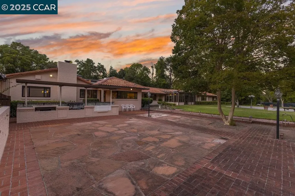 940 Reliez Station Lane Lafayette CA 94549