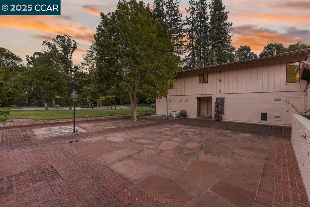 940 Reliez Station Lane Lafayette CA 94549