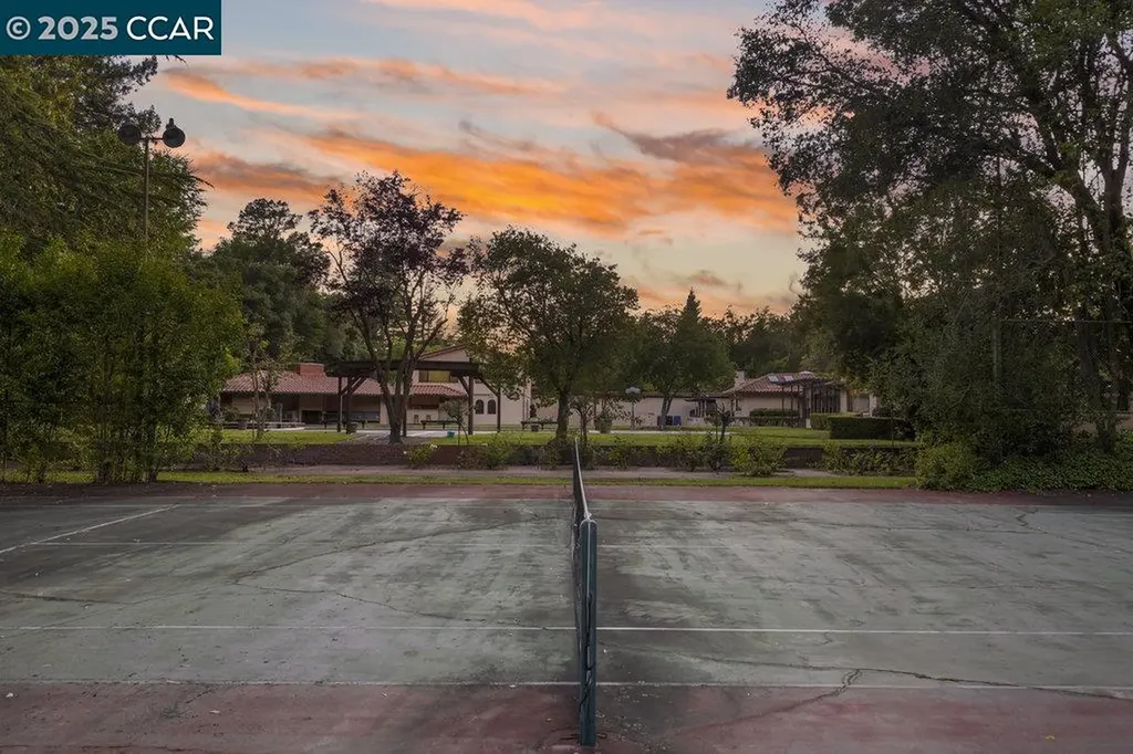 940 Reliez Station Lane Lafayette CA 94549