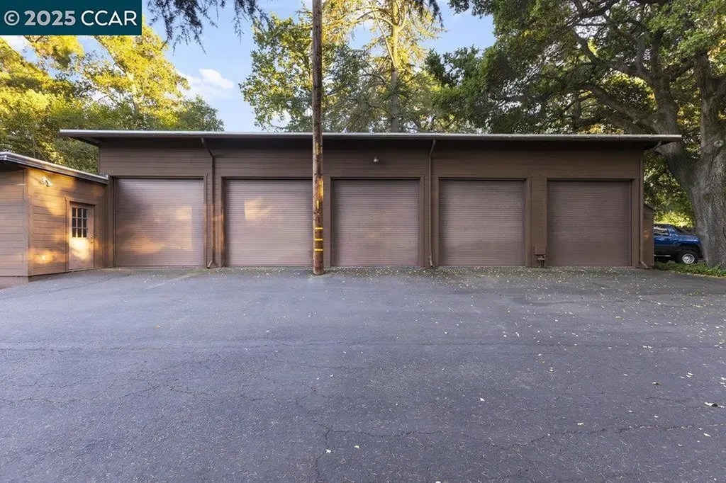 940 Reliez Station Lane Lafayette CA 94549