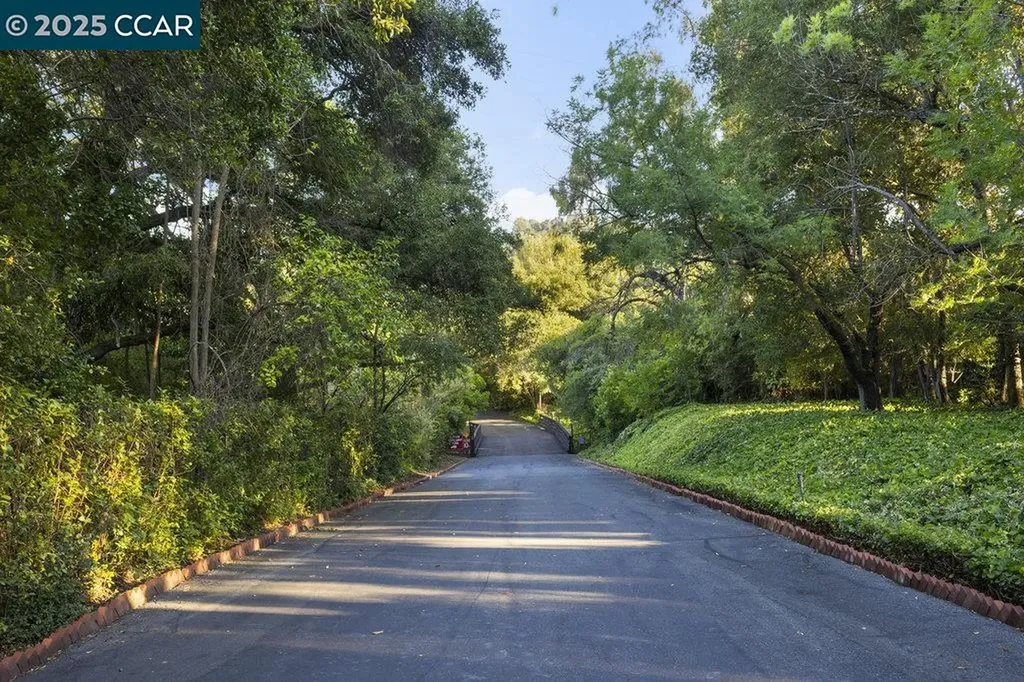 940 Reliez Station Lane Lafayette CA 94549