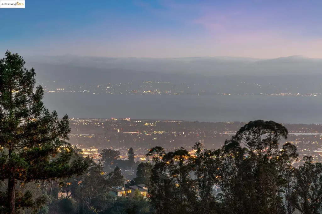 6827 Ridgewood Drive Oakland CA 94611