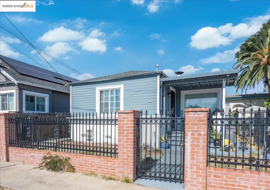 8806 Dowling Street Oakland CA 94605