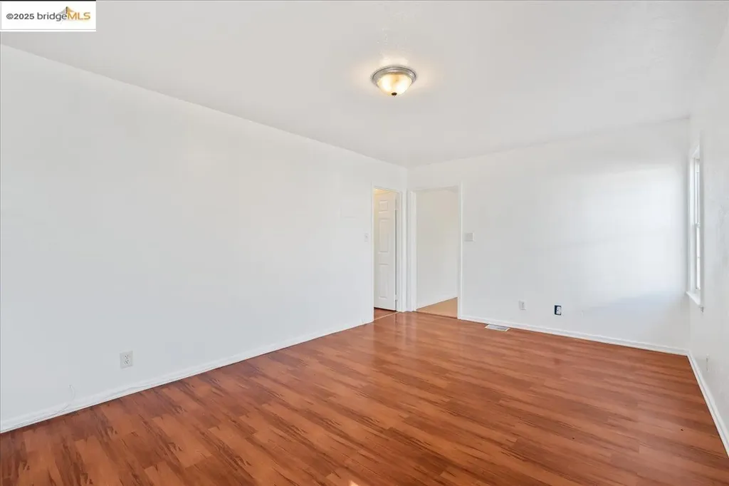 8806 Dowling Street Oakland CA 94605