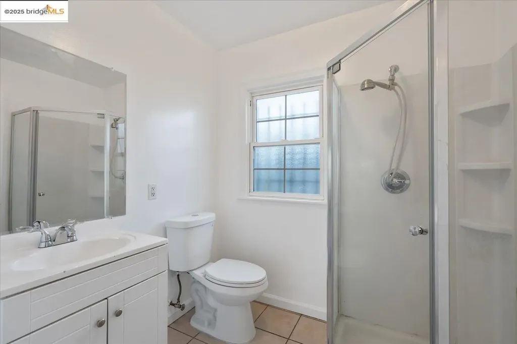 8806 Dowling Street Oakland CA 94605
