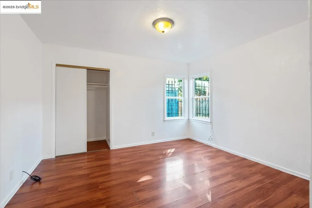8806 Dowling Street Oakland CA 94605