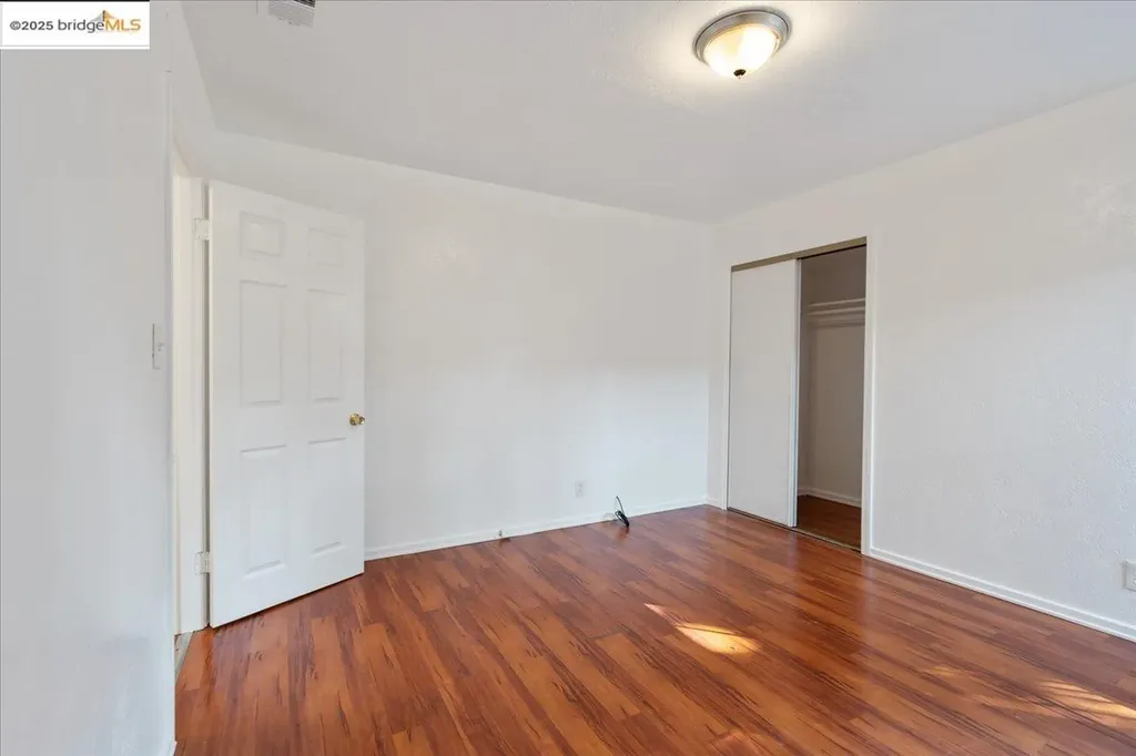 8806 Dowling Street Oakland CA 94605