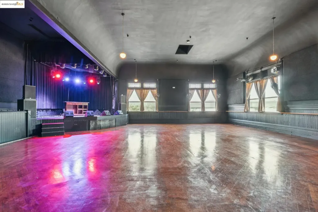 645 Grand Avenue Oakland CA 94612