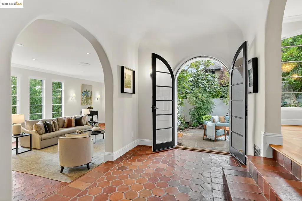 191 Indian Road Piedmont CA 94610