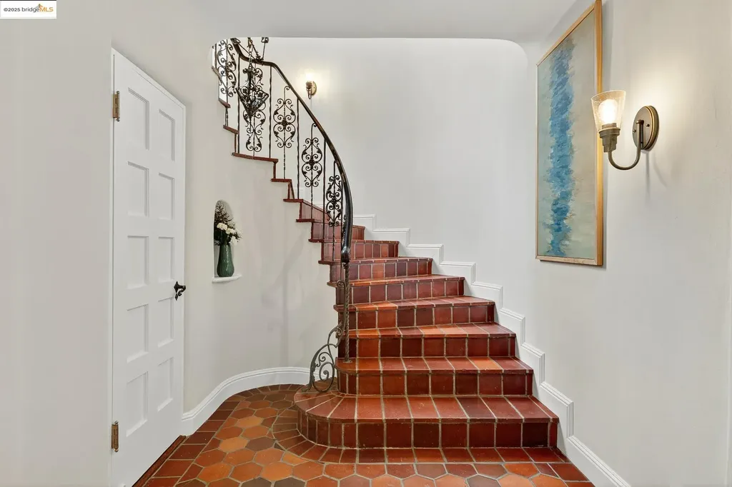 191 Indian Road Piedmont CA 94610