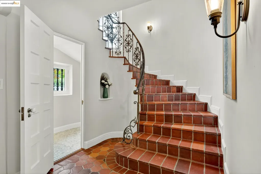 191 Indian Road Piedmont CA 94610