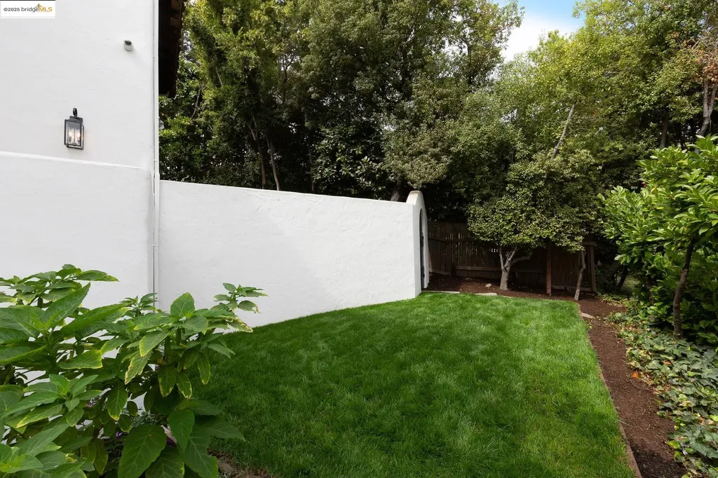 191 Indian Road Piedmont CA 94610