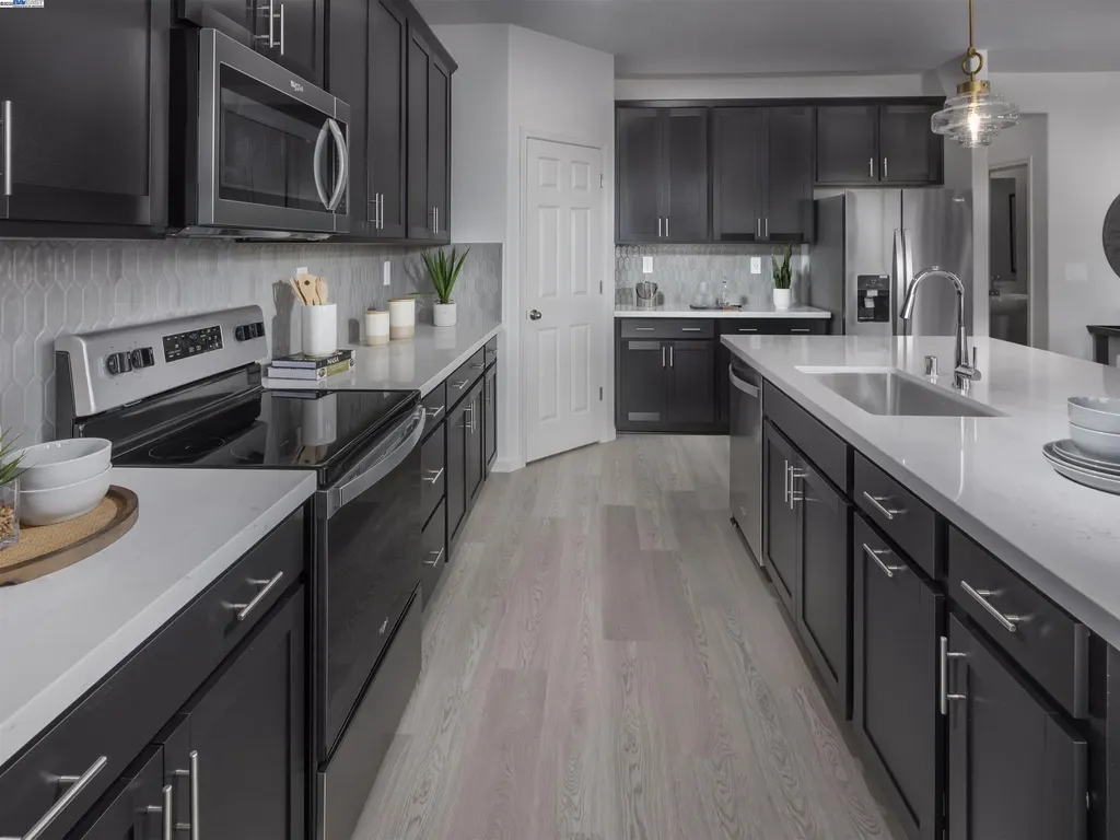 672 Channel Circle Oakley CA 94561