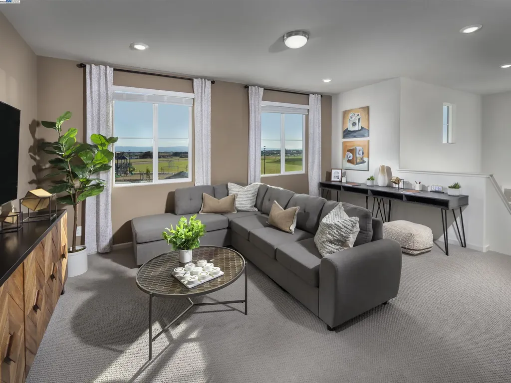 672 Channel Circle Oakley CA 94561