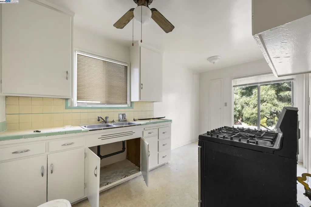 2774 Sacramento Street Berkeley CA 94702