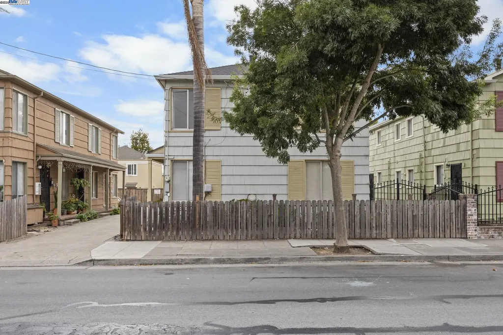 2774 Sacramento Street Berkeley CA 94702