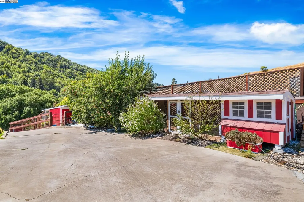 26928 Palomares Road Castro Valley CA 94552