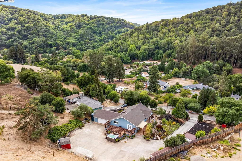 26928 Palomares Road Castro Valley CA 94552