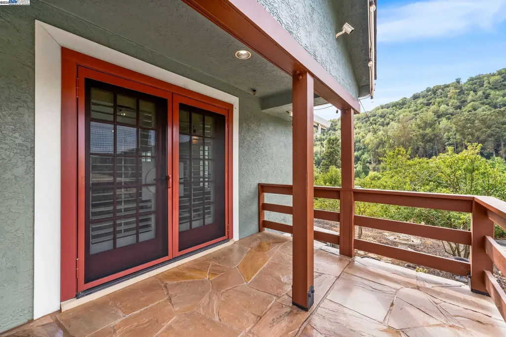 26928 Palomares Road Castro Valley CA 94552