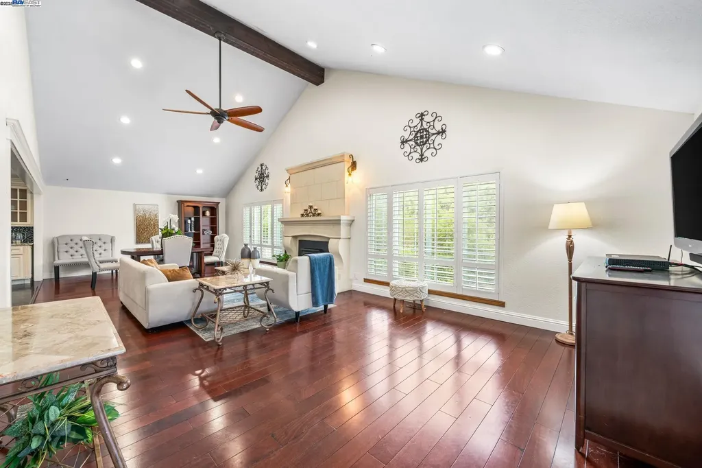 26928 Palomares Road Castro Valley CA 94552