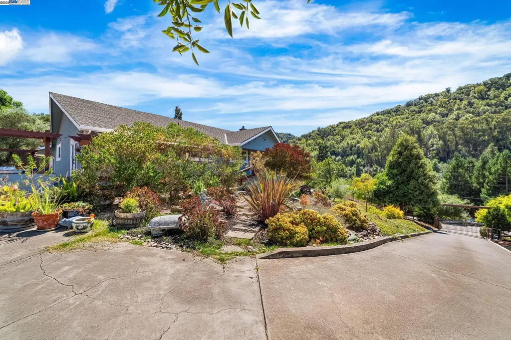 26928 Palomares Road Castro Valley CA 94552