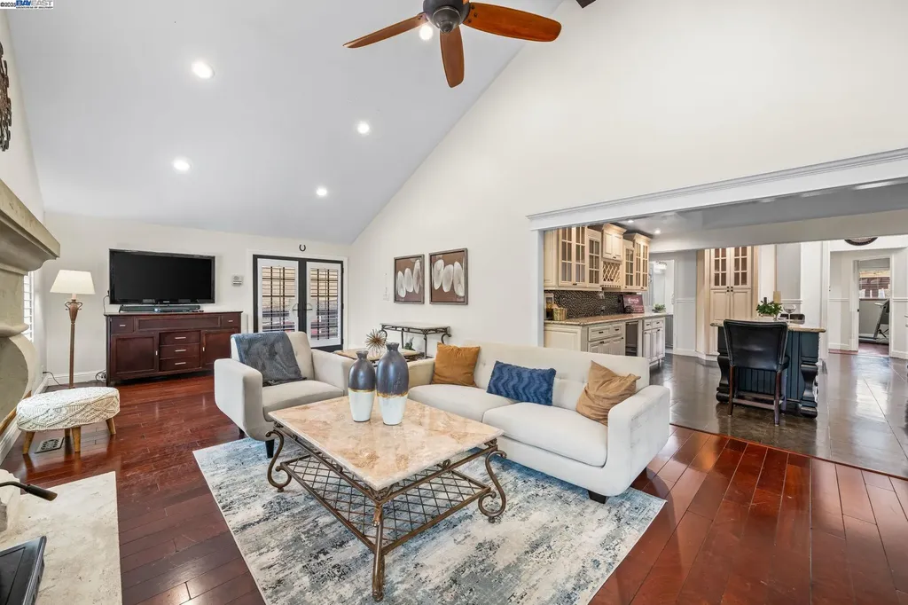 26928 Palomares Road Castro Valley CA 94552