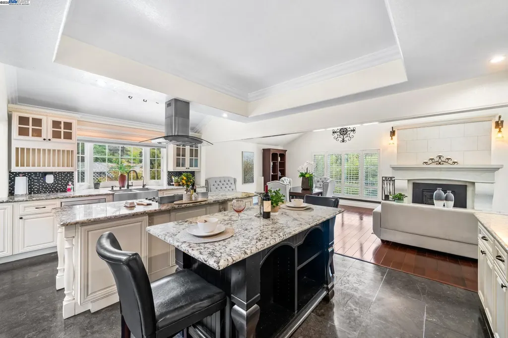 26928 Palomares Road Castro Valley CA 94552