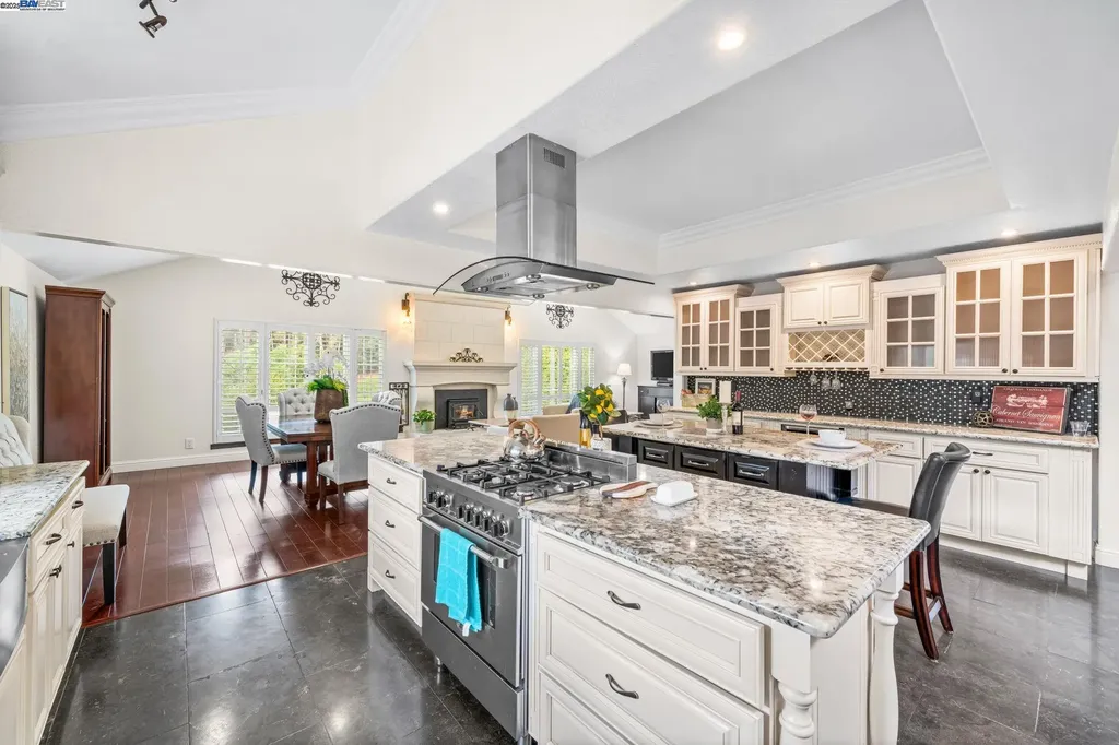 26928 Palomares Road Castro Valley CA 94552