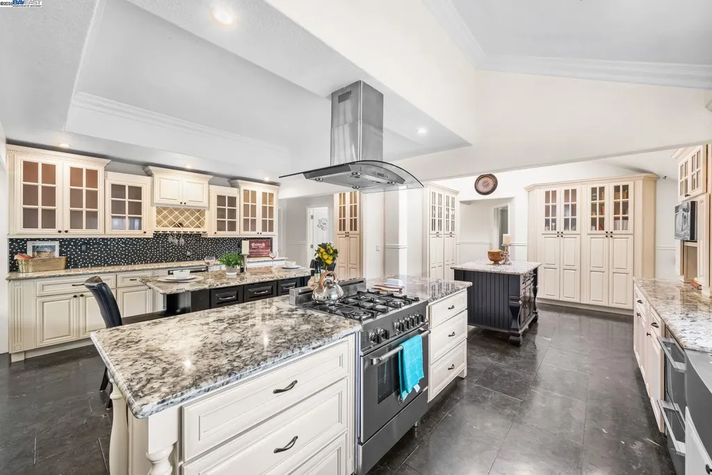 26928 Palomares Road Castro Valley CA 94552