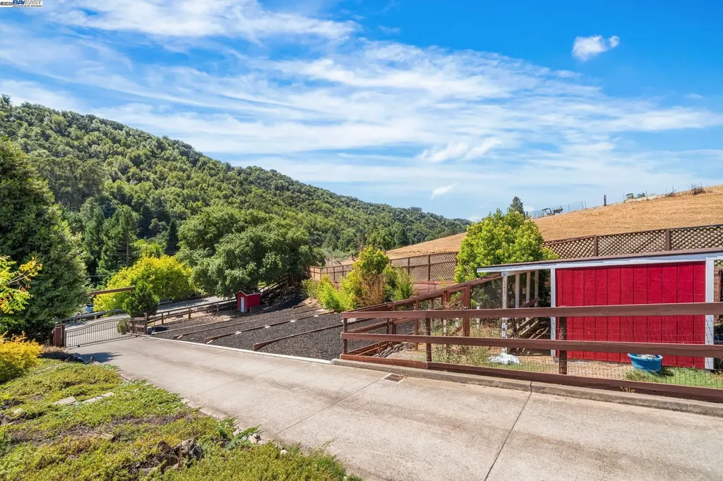 26928 Palomares Road Castro Valley CA 94552