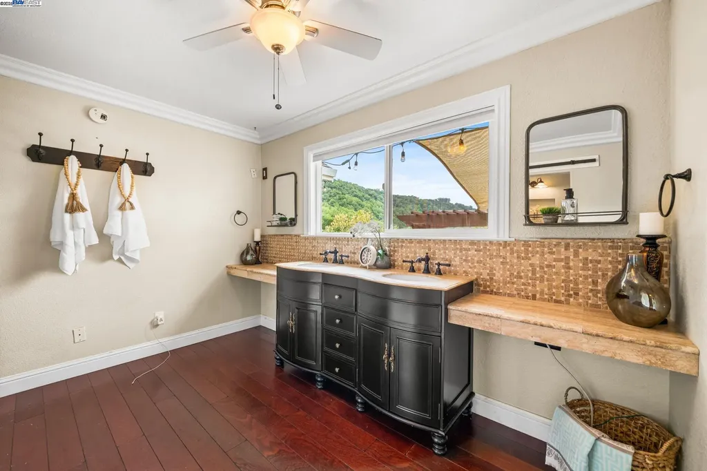 26928 Palomares Road Castro Valley CA 94552