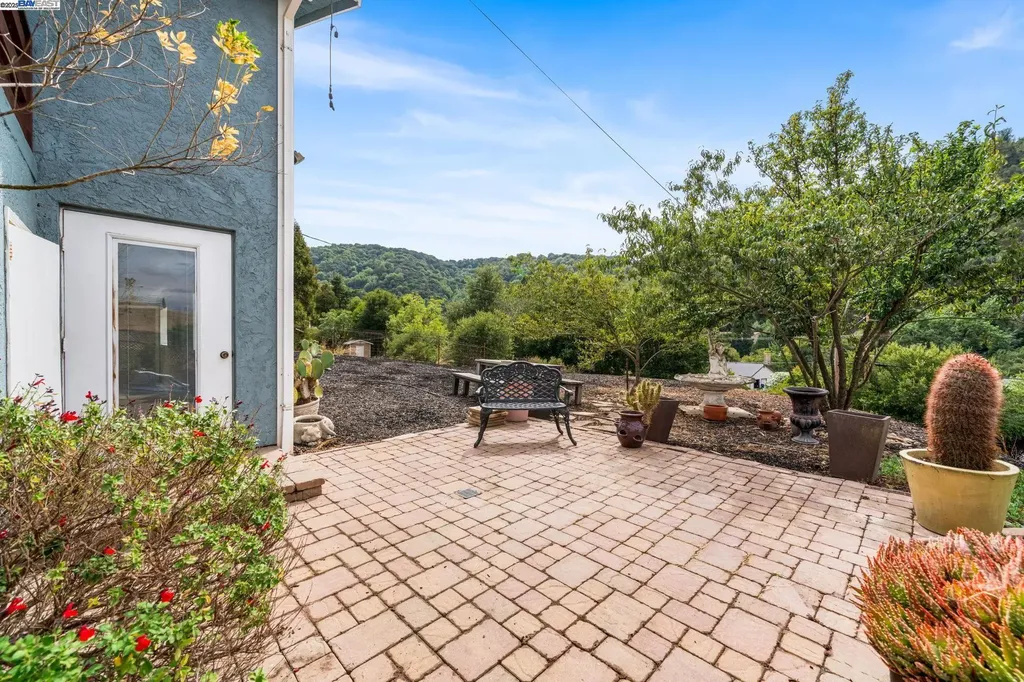 26928 Palomares Road Castro Valley CA 94552